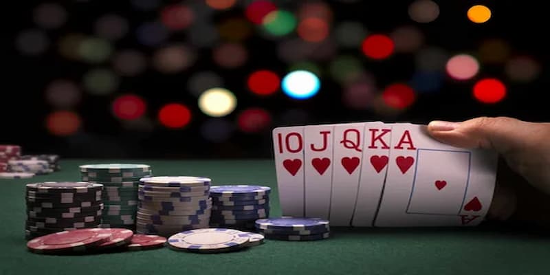 Poker - Game bài đổi thưởng hấp dẫn tại casino online Max88 2 Game bài đổi thưởng poker hấp dẫn tại casino online